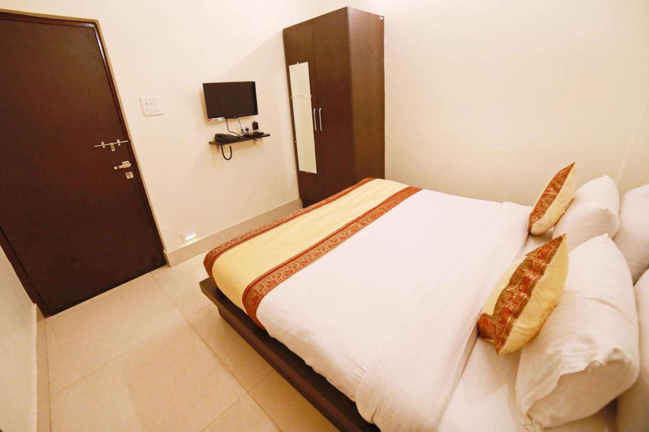 Oyo 16708 Sada Shiv Guest House Varanasi Bagian luar foto