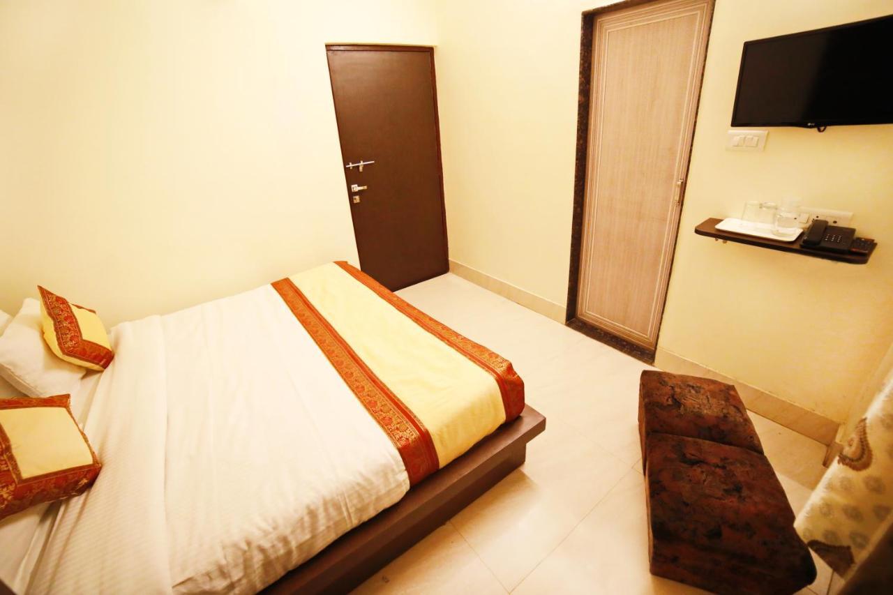 Oyo 16708 Sada Shiv Guest House Varanasi Bagian luar foto