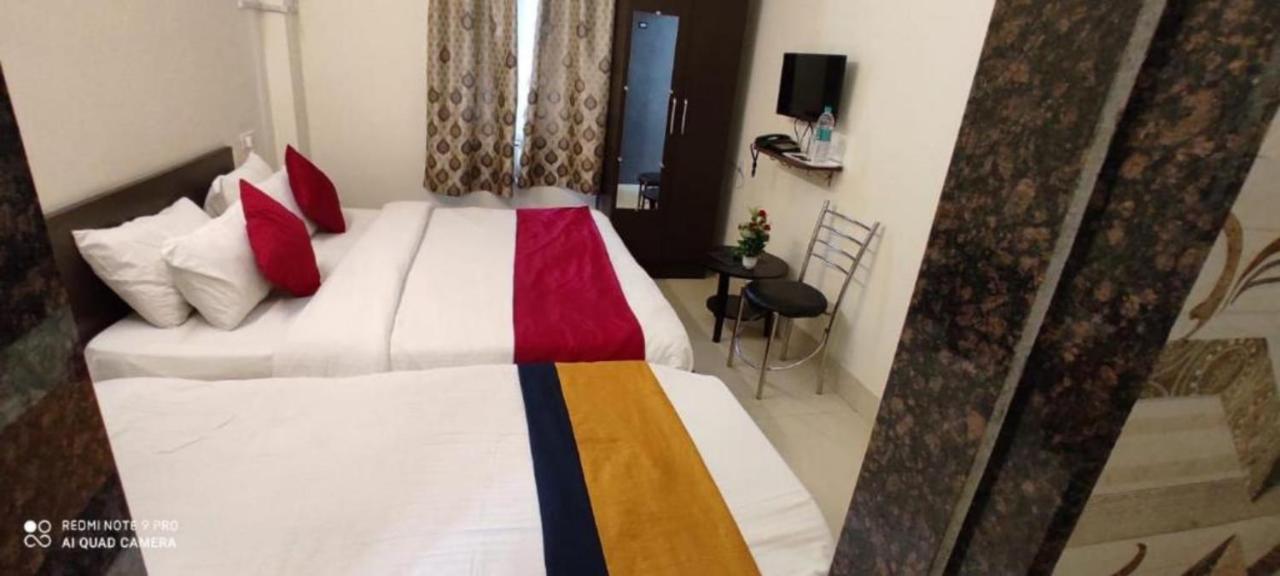 Oyo 16708 Sada Shiv Guest House Varanasi Bagian luar foto