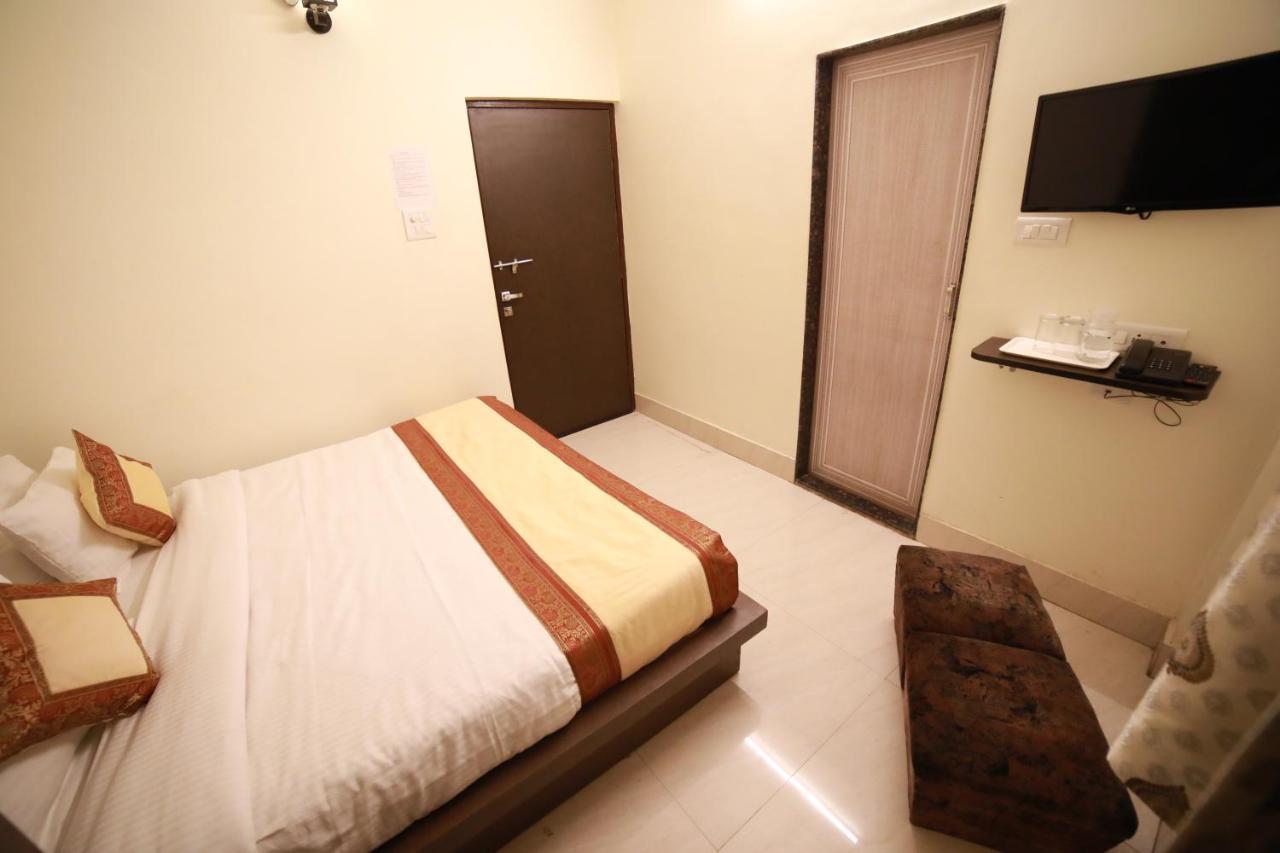 Oyo 16708 Sada Shiv Guest House Varanasi Bagian luar foto