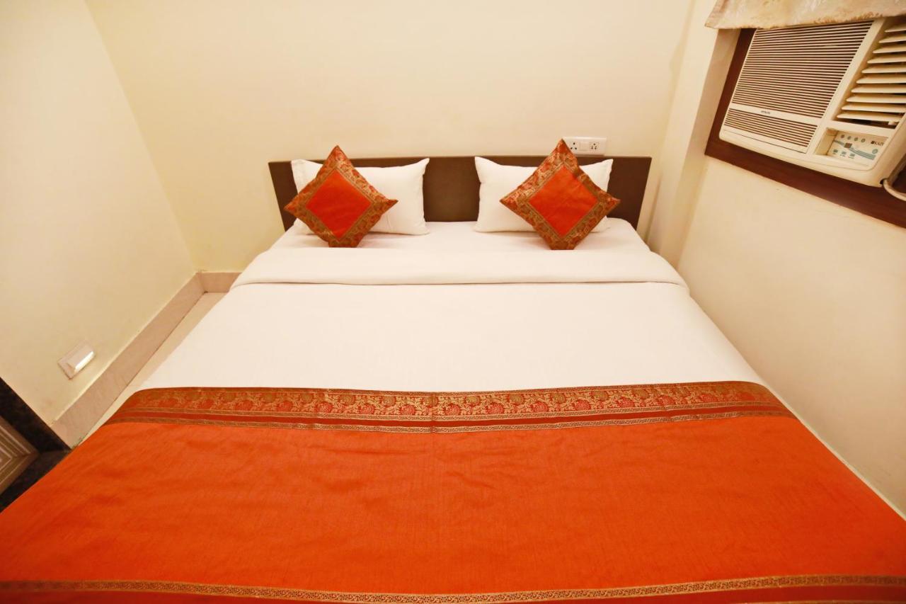 Oyo 16708 Sada Shiv Guest House Varanasi Bagian luar foto