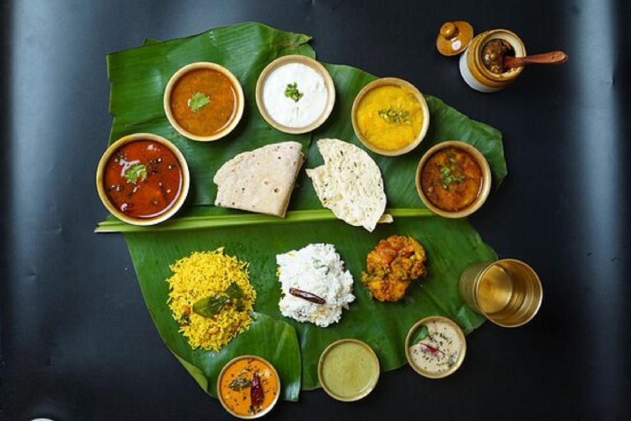 Oyo 16708 Sada Shiv Guest House Varanasi Bagian luar foto