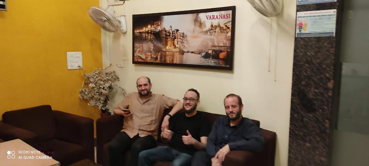 Oyo 16708 Sada Shiv Guest House Varanasi Bagian luar foto