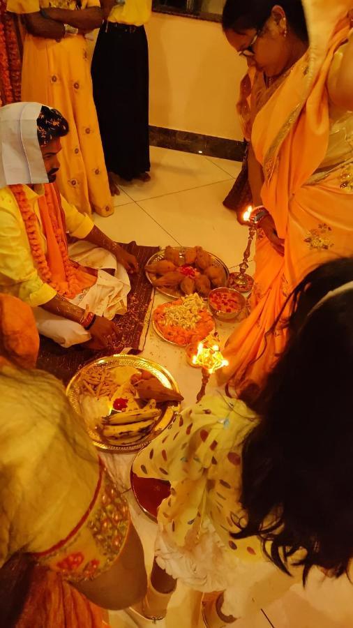 Oyo 16708 Sada Shiv Guest House Varanasi Bagian luar foto