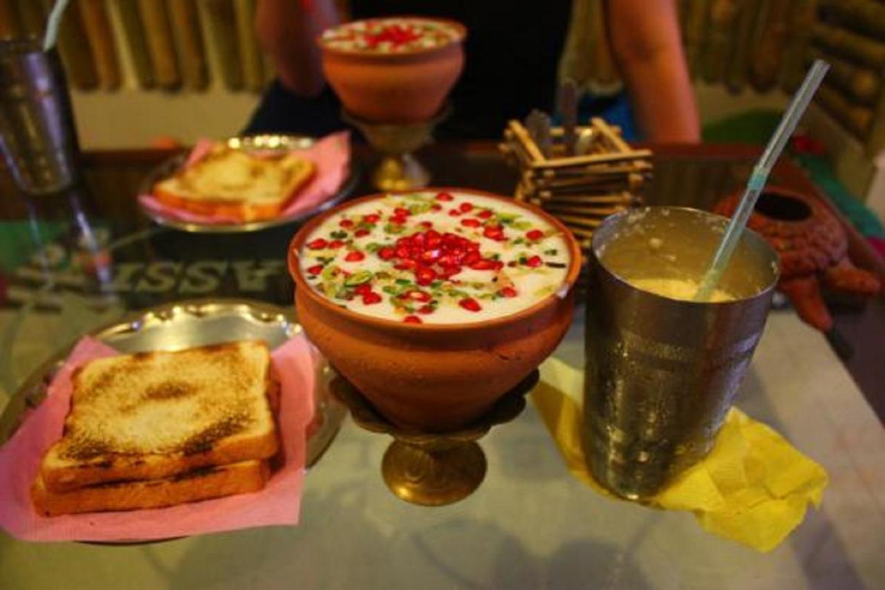 Oyo 16708 Sada Shiv Guest House Varanasi Bagian luar foto
