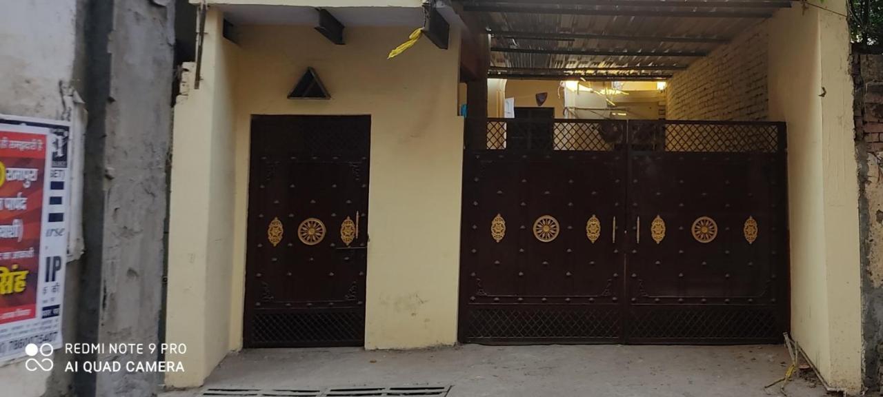 Oyo 16708 Sada Shiv Guest House Varanasi Bagian luar foto