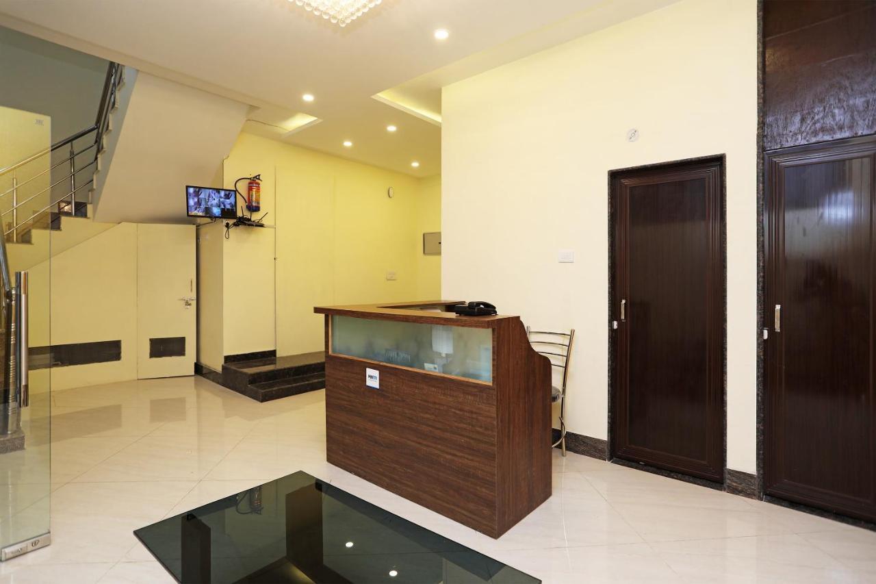 Oyo 16708 Sada Shiv Guest House Varanasi Bagian luar foto
