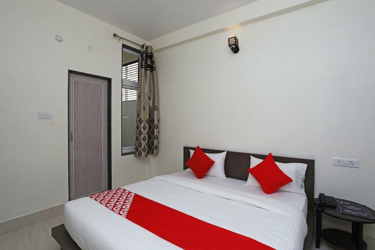 Oyo 16708 Sada Shiv Guest House Varanasi Bagian luar foto